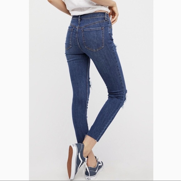 FREE PEOPLE Reagan Destroyed Button Front Jeans 28 - Picture 3 of 8